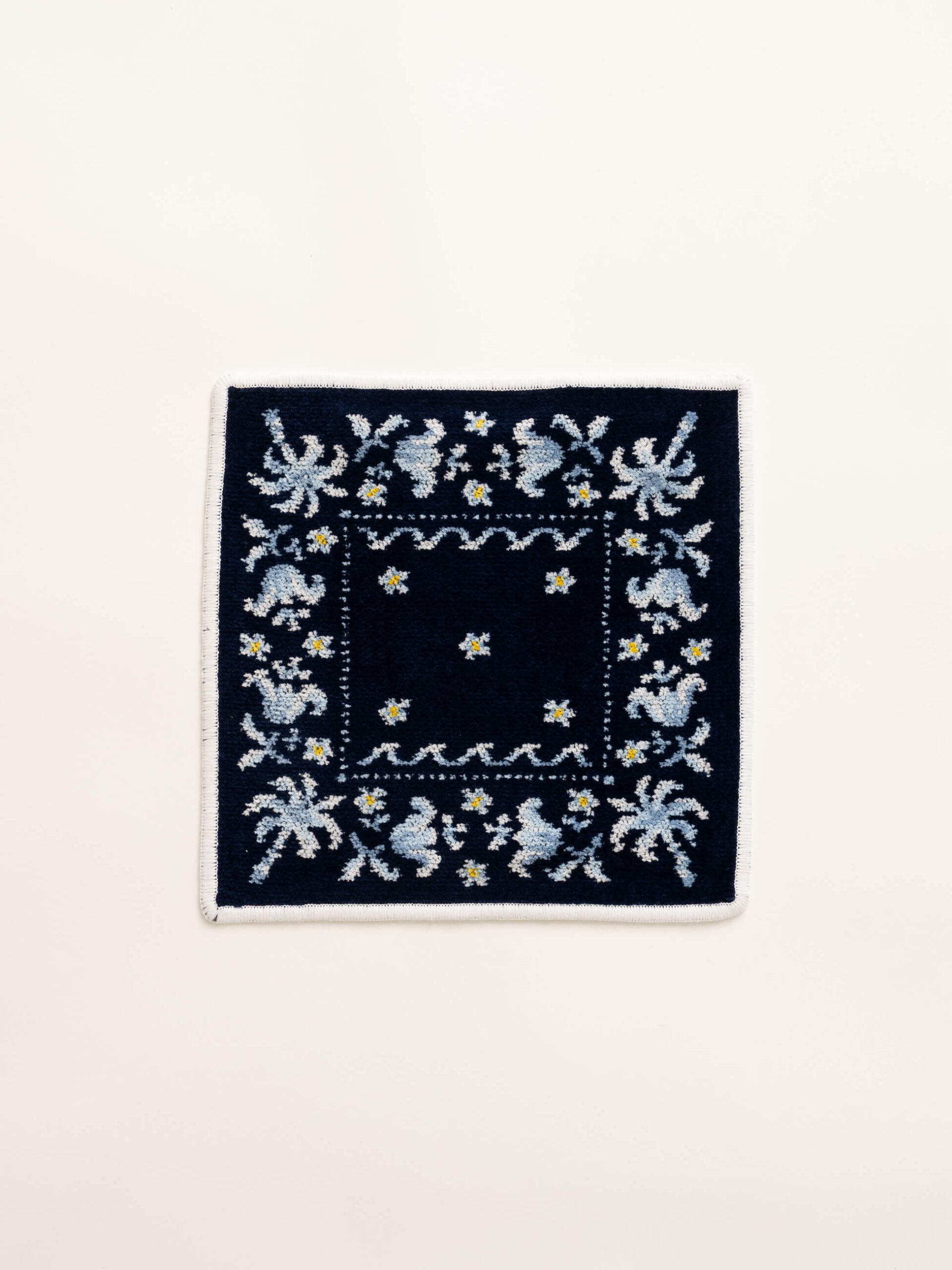 White（ネイビー×ホワイト）