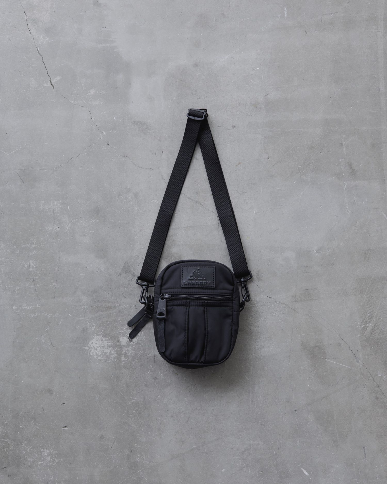 ¥7,700 (Tax in）