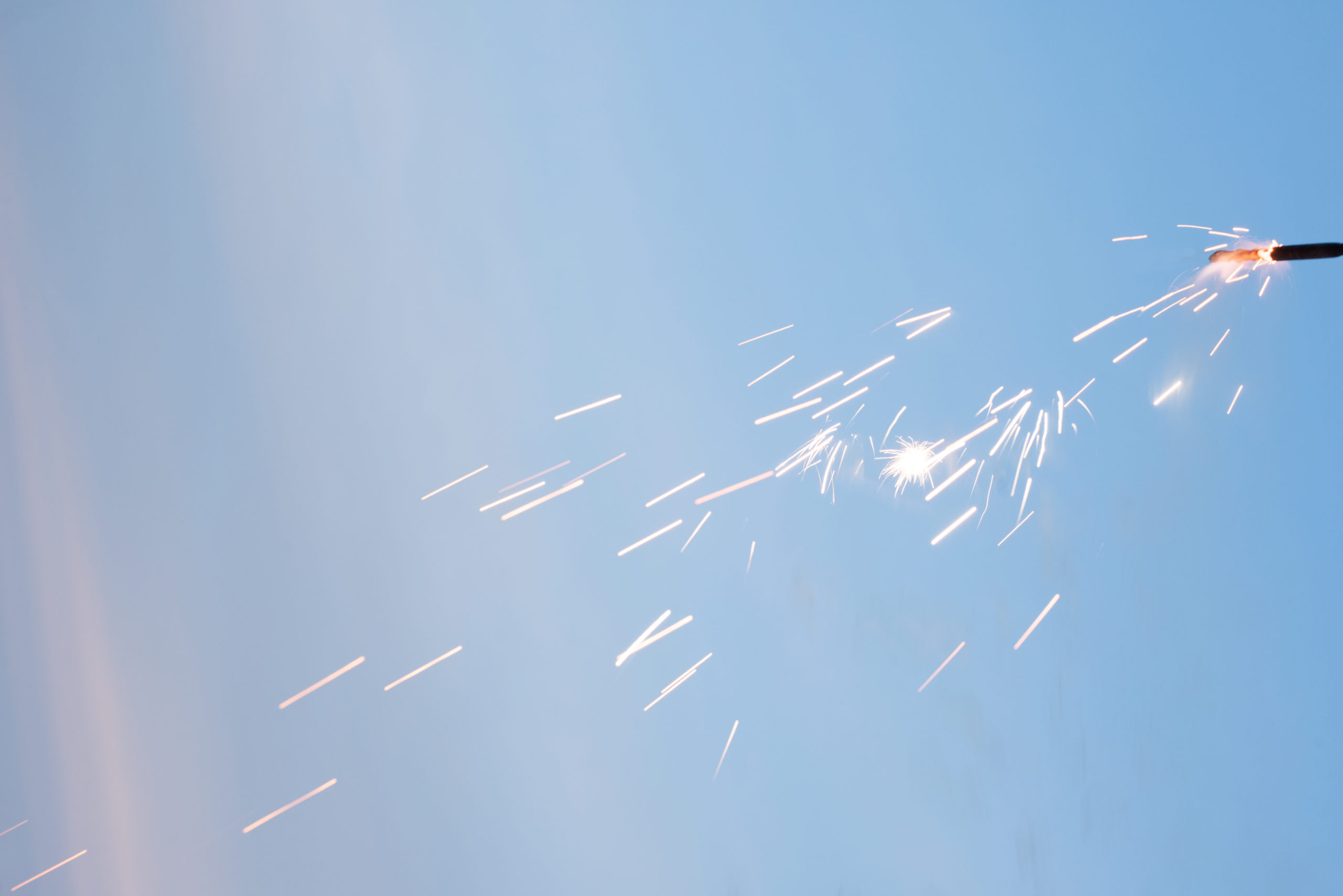 火を灯し 耳をすませば夏の音 音を楽しむ Hinoneの花火 Blazevy ブレイズヴィ アーティストが生み出す創造価値を国内外に発信するwebメディア