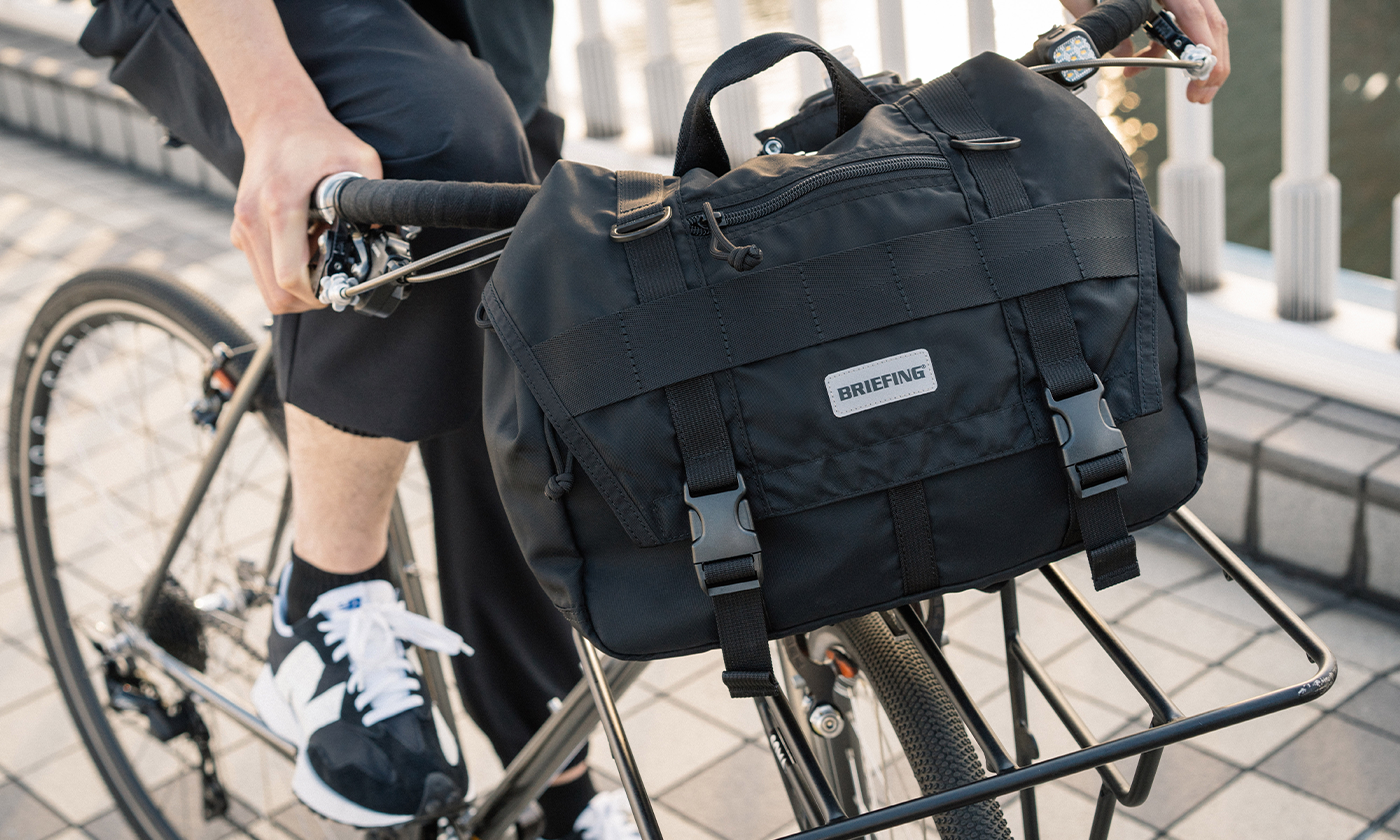 New BalanceとBRIEFINGがタッグを組んで自転車をコンセプトにしたアパレルとバッグを発売