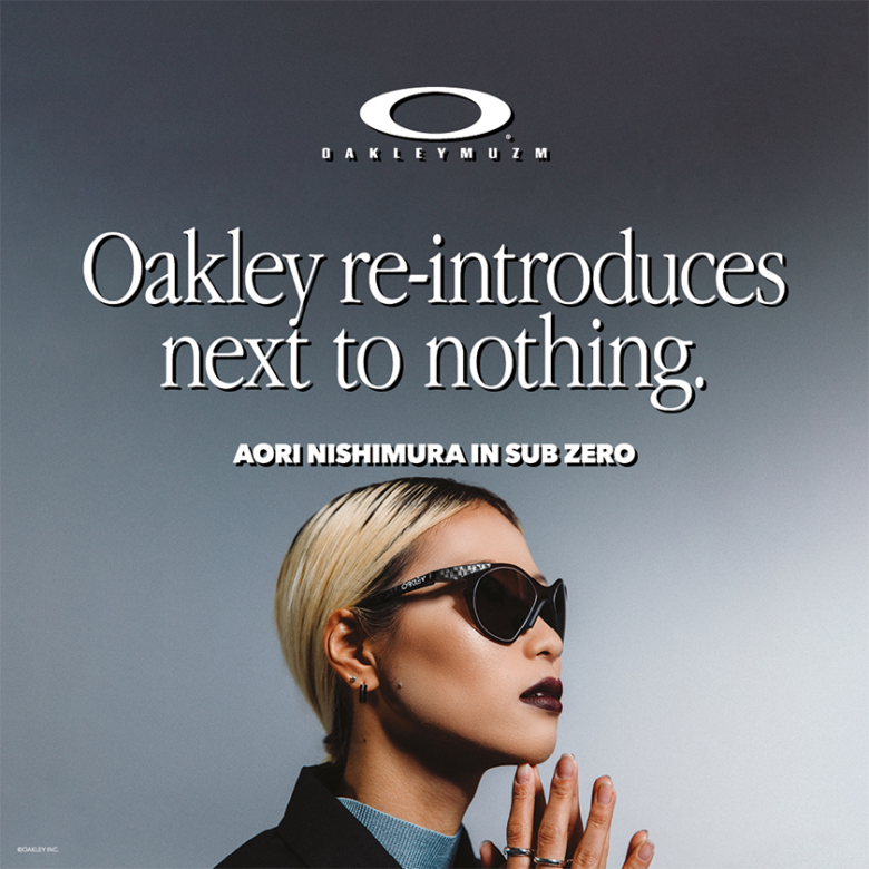 オークリーから1990年代の名作 「SUB ZERO」を復刻 。30 年前に発売されたオークリーの軽量で革新的なサングラスを印象的なカラーリングでアップデ ート。