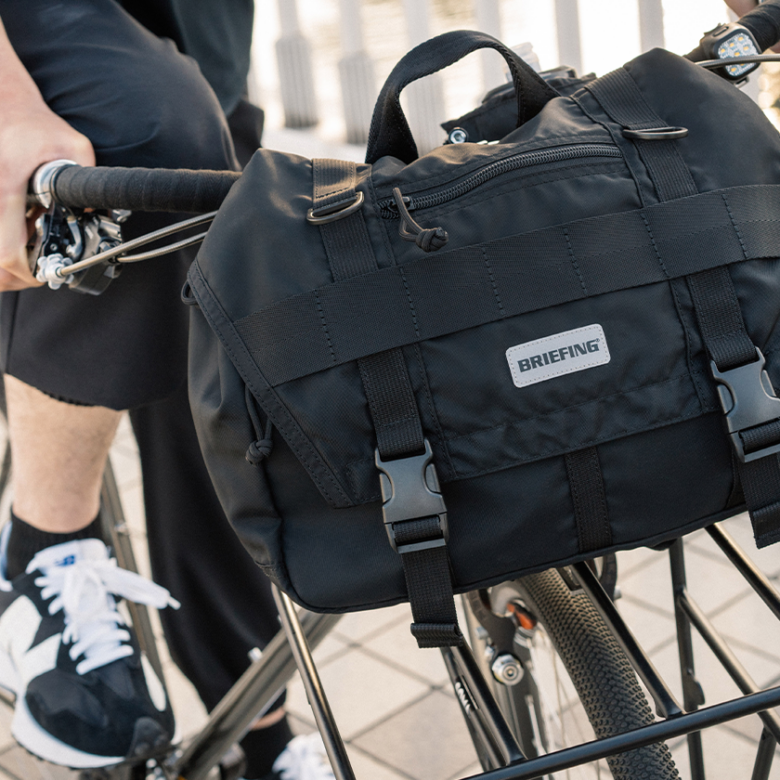 New BalanceとBRIEFINGがタッグを組んで自転車をコンセプトにしたアパレルとバッグを発売