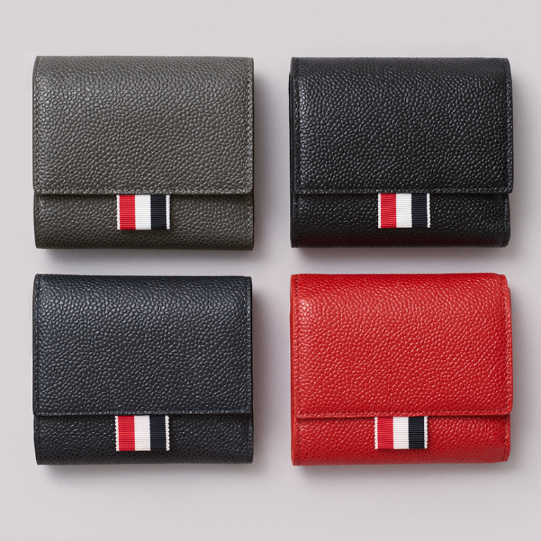 トム ブラウンから日本限定デザインの3つ折り財布が登場