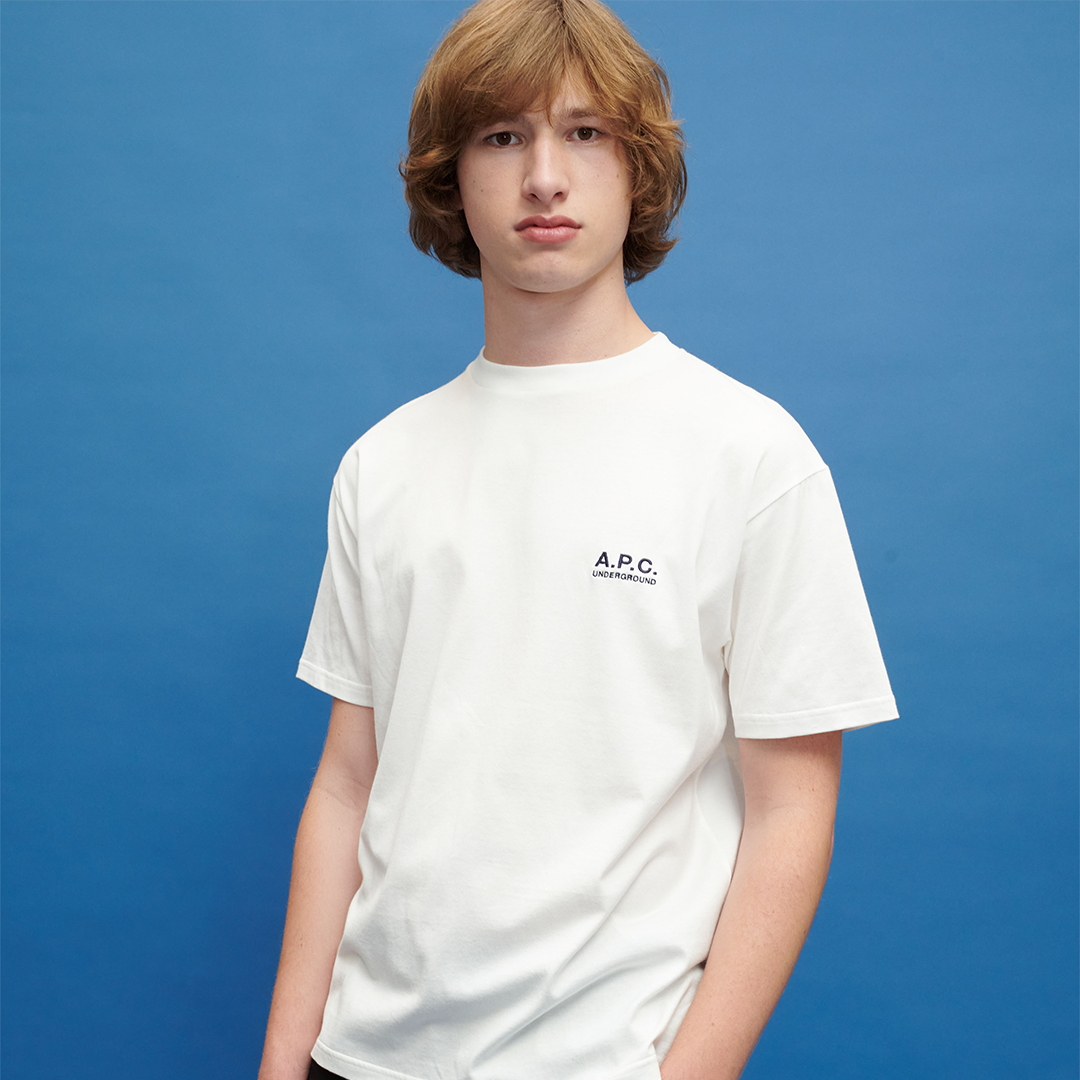 A.P.C. から原宿店、公式オンラインストア限定発売　A.P.C. UNDERGROUND刺繍Tシャツが8月4日(金)より発売