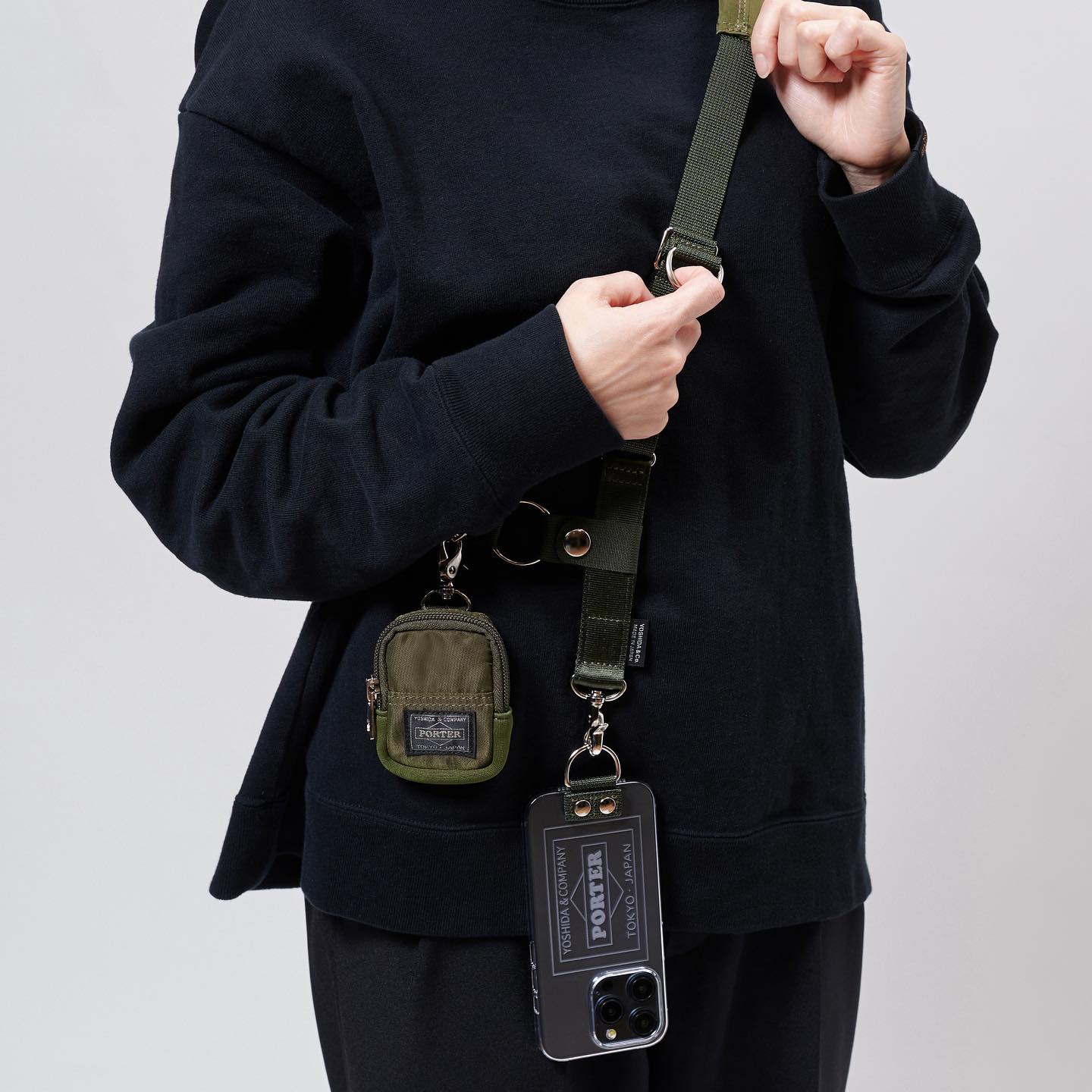 PORTER からShoulder Air Jacket with Pouch for iPhone 15 Pro登場