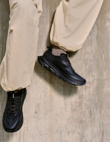 【HOKA】「街履き」これ一足。モードに進化を遂げた新作マッハ リマスタード登場