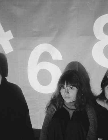 ＜News＞話題の米シカゴ発の若きトリオ、ホースガール初来日決定！東京と大阪を周る待望の初来日ツアーです