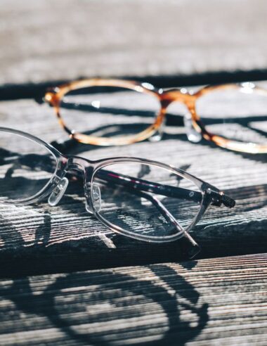 agnès b. HOMME新作アイウェア2025｜”オシャレな抜け感”を体現するメンズメガネコレクション12月下旬発売