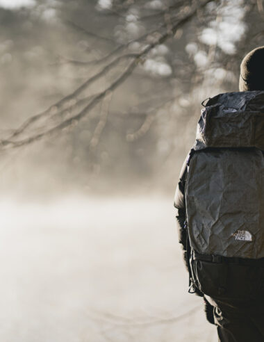 【THE NORTH FACE】「機材の不安」を卒業する。鉄の15倍強い“魔法の繊維”を纏った、極地対応の究極カメラパックが誕生。