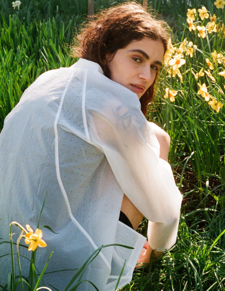 【Goldwin】空気を纏い、光を透かす。都会の春を彩る、ゴールドウインの「しなやかな」テクニカルウェア。