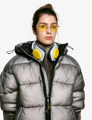 【Nothing】独創的なデザインと「色」が弾ける、新型ヘッドフォン『Headphone (a)』が誕生。