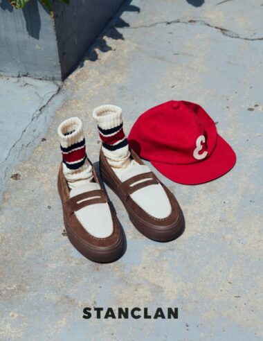 気づけば足元は、ローファースニーカー。 スタンクランの「EASY WEAR EASY GO.」がちょうどいい。