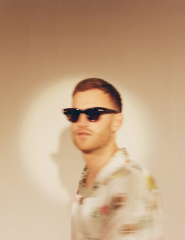 ＜News＞ トム・ミッシュによるダンス・ミュージック・プロジェクト Supershyが約2年振りとなる新曲「Hypnotised」をリリース！