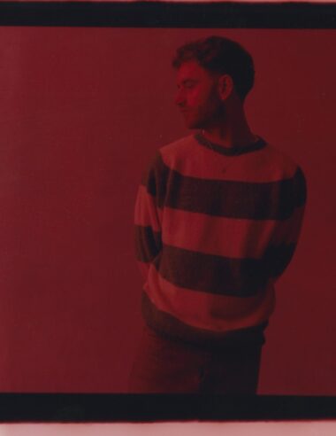 Tom Misch / 8年の時を経て、トム・ミッシュが辿り着いた“原点回帰”と進化 待望の2ndアルバム『Full Circle』より新曲「Slow Tonight」を公開