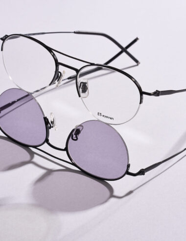 【E5 eyevan 限定】「形態は役割、目的に従う」哲学の進化。ブランド初「光沢ブラック」が彩る代官山1周年記念モデル「m23 – BKBK」