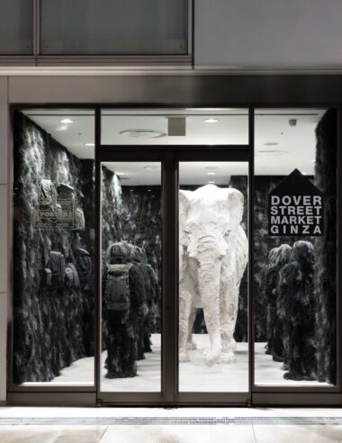 ＜News＞DOVER STREET MARKET GINZA 1Fにて吉田カバン新作「MONOCHROME」のインスタレーション開催中！