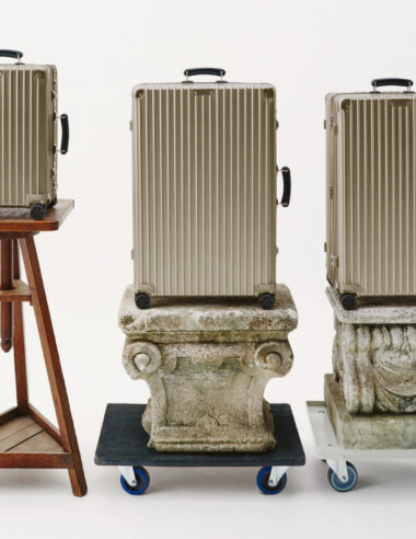 【RIMOWA】旅の記憶を刻む、第3のマスターピース。人気コレクション「CLASSIC」に新定番カラー“チタニウム”が降臨。