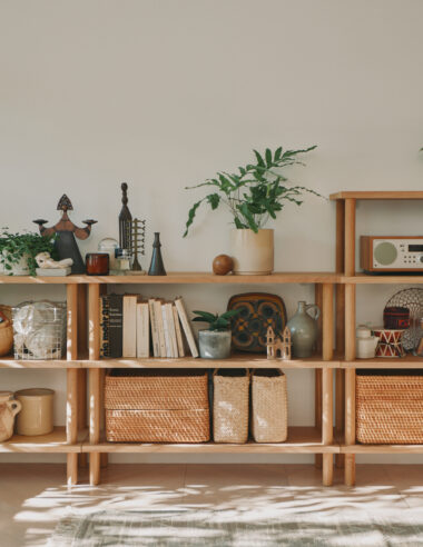 【無印良品】「狭い部屋」を卒業する。新生活に選びたい1台2役のマットレスと、工具いらずの棚。