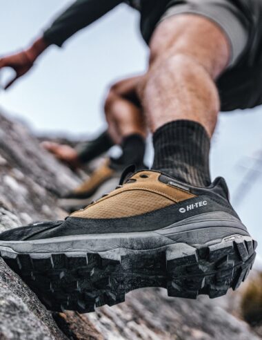 【HI-TEC®】英国発、冒険をもっと自由に。都市とフィールドを繋ぐ新作トレッキングシューズ「CREST WP」がHIKE-TECより登場します。