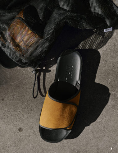 ＜News＞この夏定番サンダルへ。ムーンスターの「BAND LAZY」モデルをベースにした、MHL.スペシャルオーダーサンダルが登場です