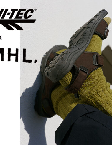 【MHL. × ハイテック】初のコラボレーションが実現。英国軍のアーカイブを現代的に再構築した別注サンダル「TROPIC」が発売