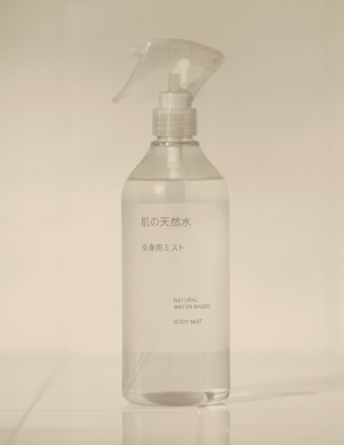【無印良品】「使い分ける」を卒業する。赤ちゃんから大人まで、全身の潤いを一本で叶える天然水ミストが誕生。