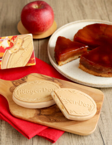 ＜News＞【ハーゲンダッツ】酸味とほろ苦さの贅沢。クリスピーサンド新作「タルトタタン」が期間限定発売。