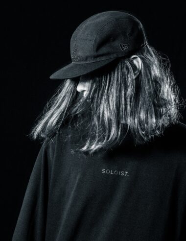 【New Era × タカヒロミヤシタザソロイスト.】漆黒の「I AM THE SOLOIST.」。パフォーマンスアパレルにフォーカスした最新カプセルコレクションが登場します。