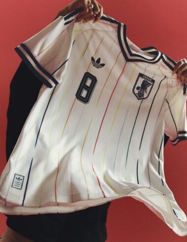 【アディダス】「スタジアム専用」を卒業する。街で着る日本代表、トレフォイルロゴを纏った新作アウェイユニフォームが誕生。