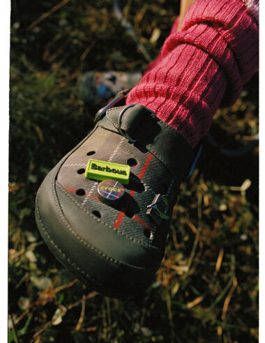 ＜News＞ みんな大好きBarbourとCrocsがコラボレーション、タータンチェック柄のクロッグも登場です