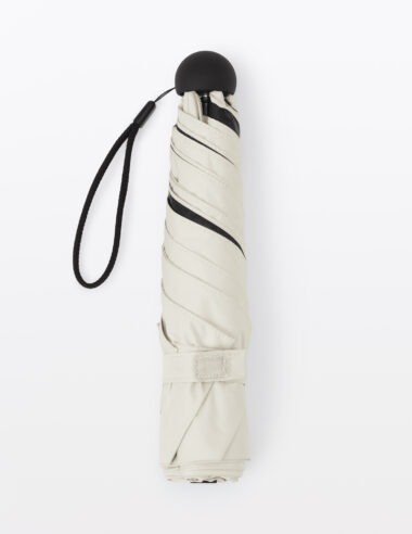 無印良品から新作の日傘が登場！超軽量170gで遮熱性も抜群な折りたたみモデルが3月9日発売。