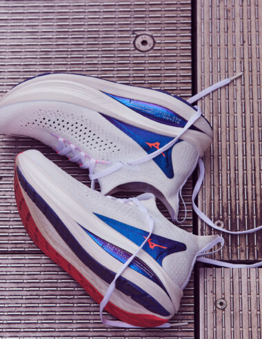 ＜News＞ミズノ、ミッドソールで前足部のクッションと反発が10%以上向上した「MIZUNO NEO VISTA 2」