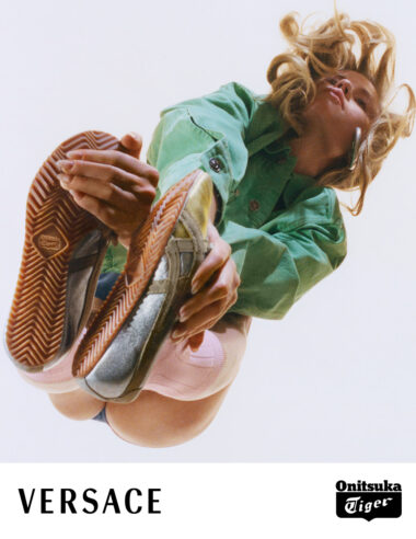 【オニツカタイガー × ヴェルサーチェ】ミラノが認めた日本のクラフトマンシップ。メデューサを宿した限定「TAI-CHI」が登場