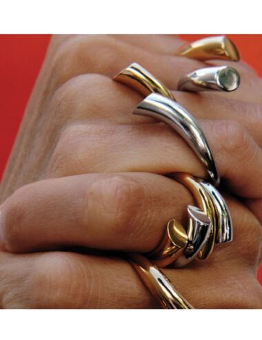 ＜News＞ モダンでコンストラクティブな表情の新作ジュエリーアイテムがTOMORROWLAND各店舗に！