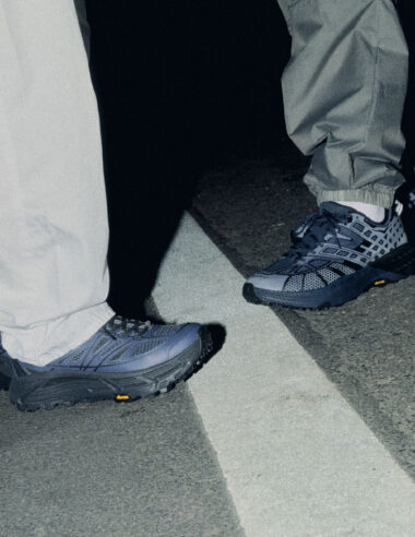 【HOKA for BILLY’S】アーカイブを「紺」で研ぎ澄ます。限定コレクション「VARSITY NAVY PACK」がリリース。