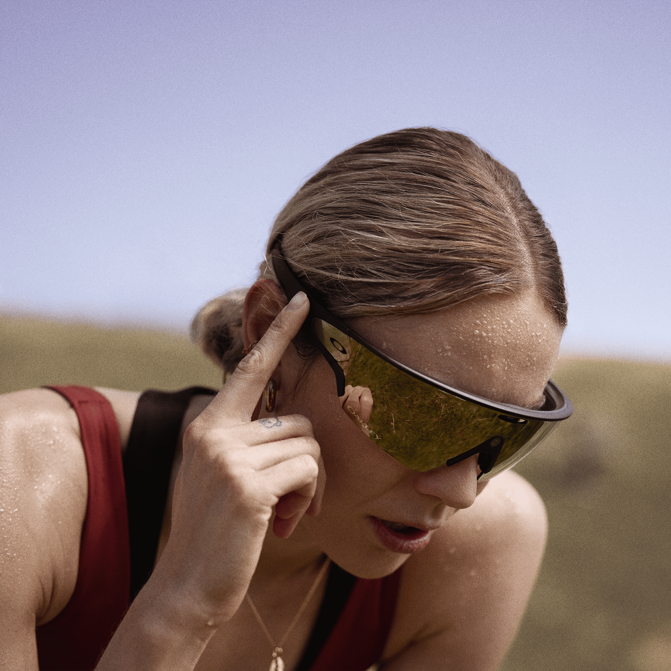 Oakley Metaはスポーツ向け。HSTNとVanguardの2モデルを展開