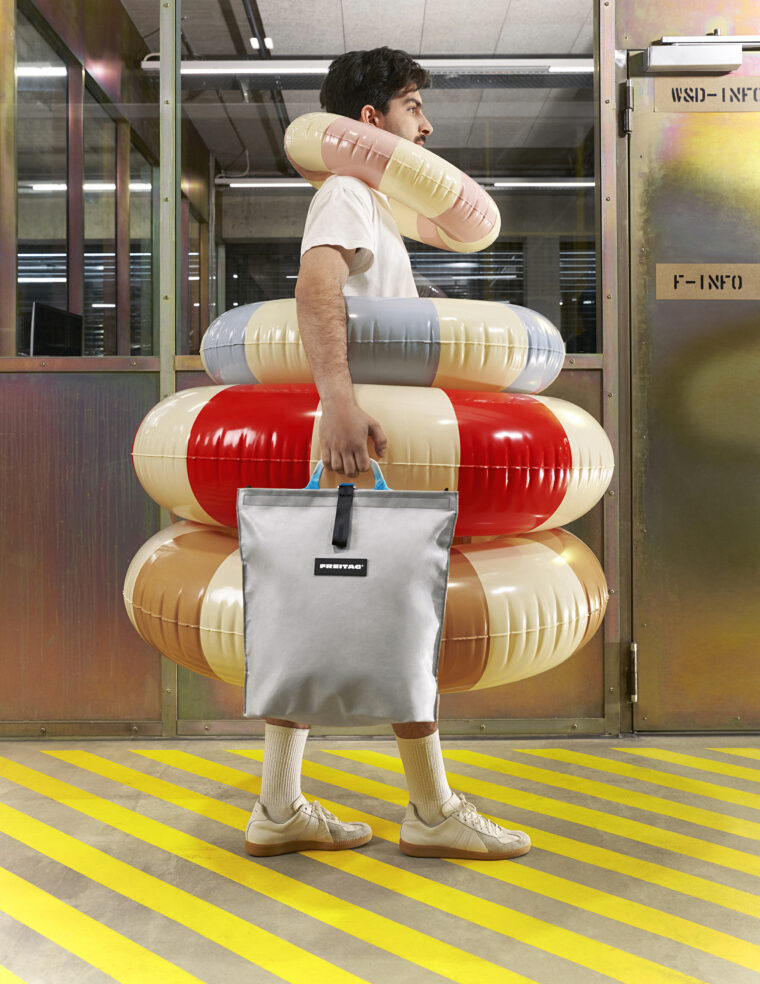 【FREITAG】中身もクール！シルバーの幌を使った一点物の2-in-1クーラーバッグ「F738 COOL BAG」が数量限定発売